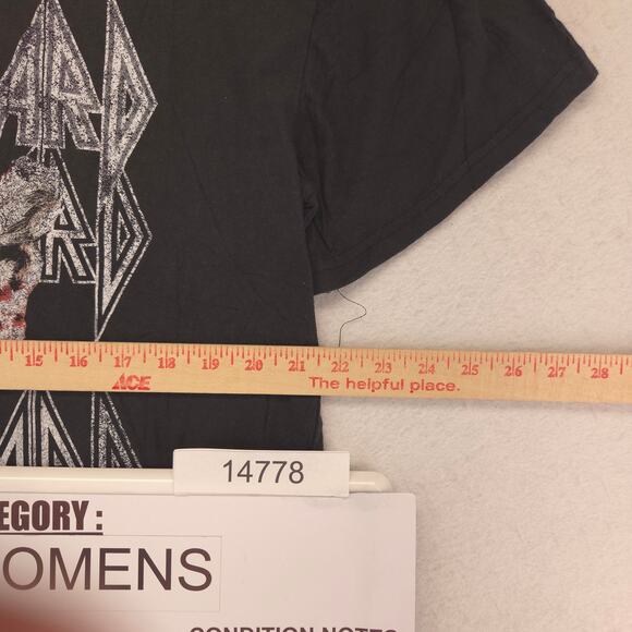 Def Leppard Band Graphic Short Sleeve Crew Neck Shirt Womens Size 2XL Black - Picture 7 of 9